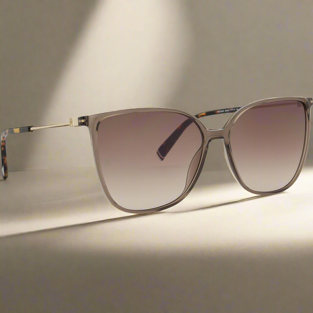 ✨ TOMMY HILFIGER – Iconic Summer Shades ✨