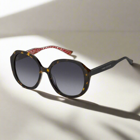🔥 TOMMY HILFIGER – Bold Round Shades 🔥